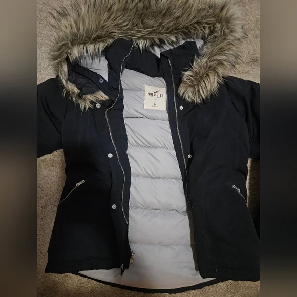 Hollister Black Puffer Jacket with Faux Fur Hood - Picture 3 of 5